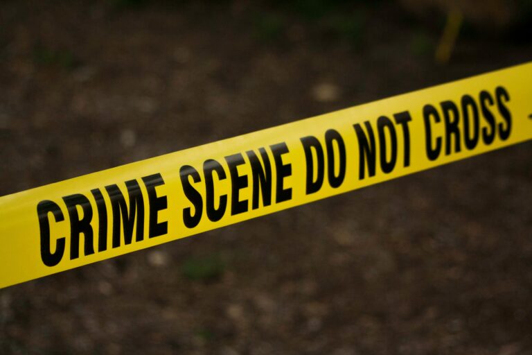 Nesmyslné oznámení o uložení bomby zaměstnalo desítky policistů